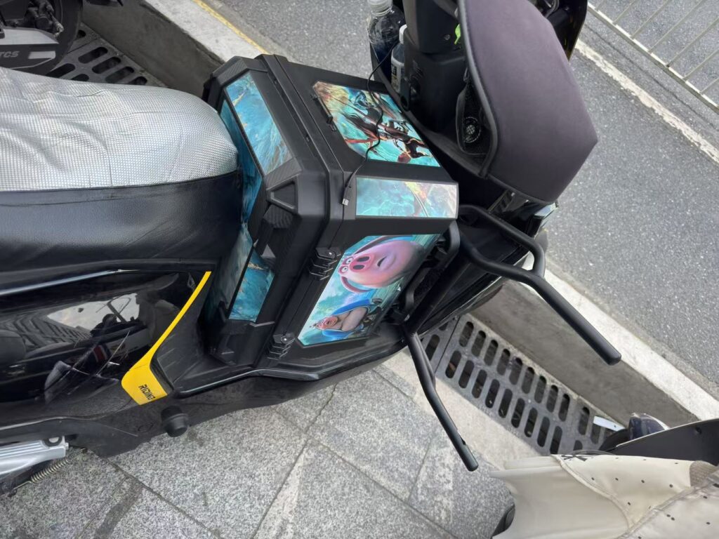 昨天跑腿生活不太开心,所以没写博客,因为后备箱掉了!